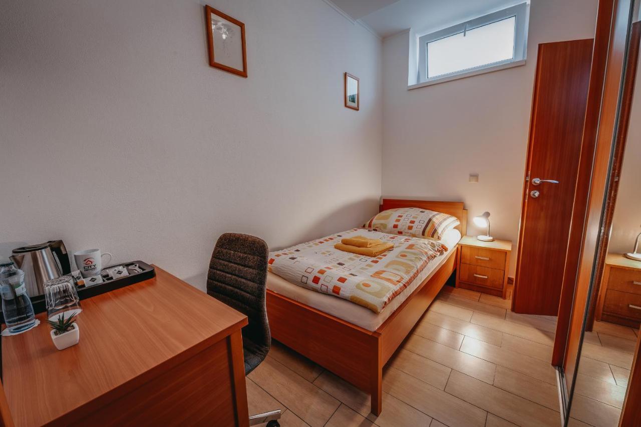 City Penzion Hotel Kassa Kültér fotó
